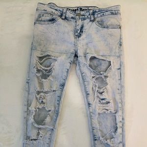 Light-wash Woman’s/Teen’s Ripped Jeans